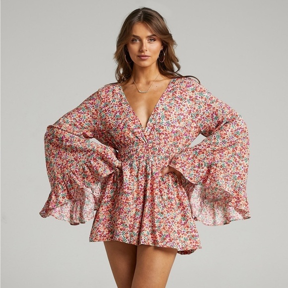 VICI Mila Long Flared Sleeve Playsuit In Floral - Picture 3 of 7
